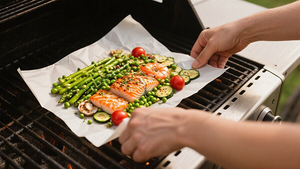 How+to+Use+parchment+Paper+for+Grilling+(Indirect+Heat).jpg