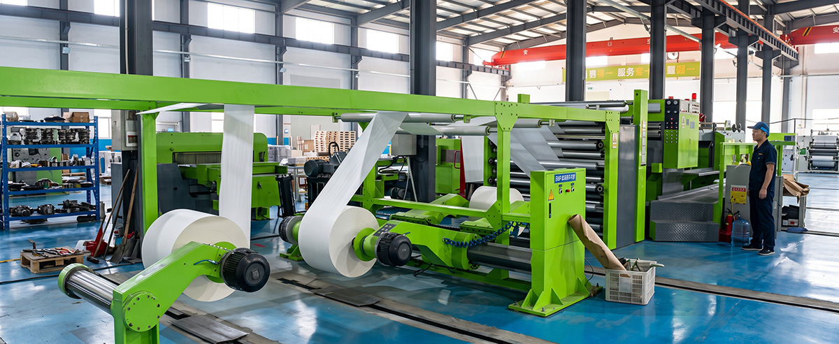Full automatic silicone-coated baking paper rewinding and slitting production equipment
